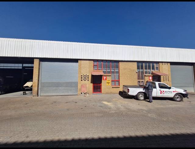 173M² WAREHOUSE TO LET IN JET PARK